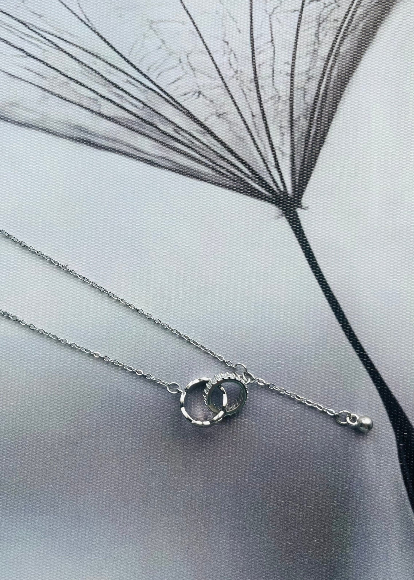 Shop stijlvolle stainless steel kettingen met hanger bij Piek Fashion. Duurzaam, verkleurt niet en perfect te combineren. Tijdloze sieraden voor elke outfit.