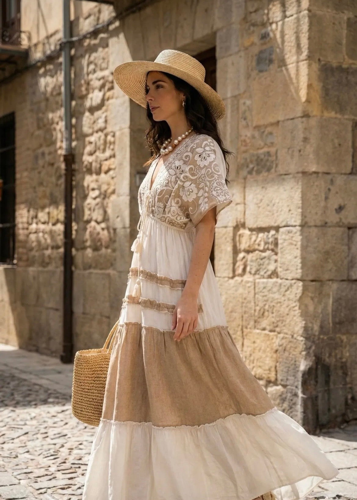 Bohemian maxi jurk van 100% katoen met borduursels, pailletten en onderjurkje voor dames | Piek Fashion