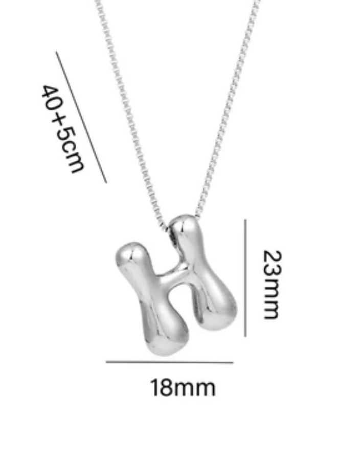 Stainless steel ketting met letter initialen hanger in bubble vorm in goud of zilver van Piek Fashion