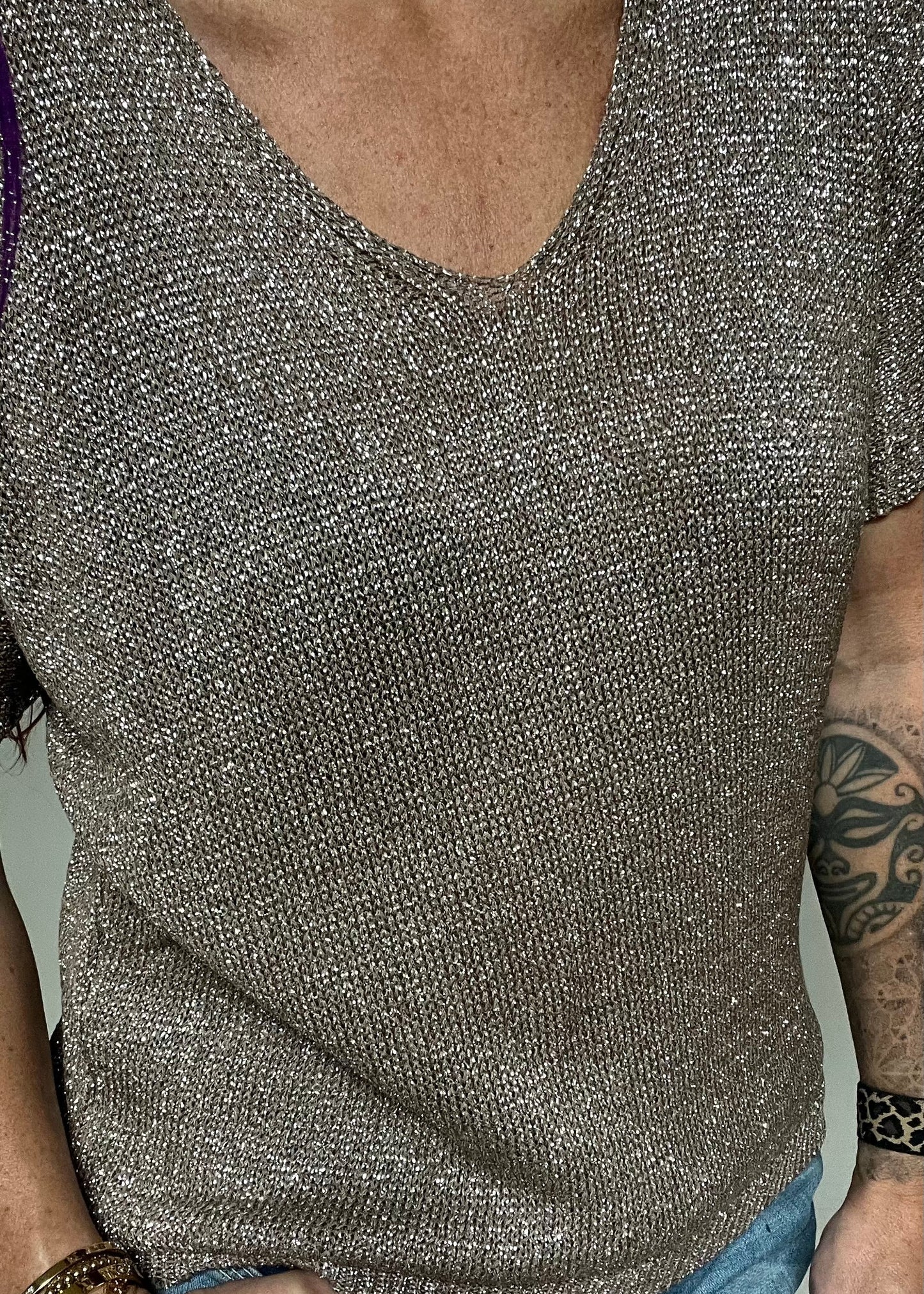 Glittertrui met V-hals, lurex trui met korte mouw in najaarskleuren, chic en comfortabel