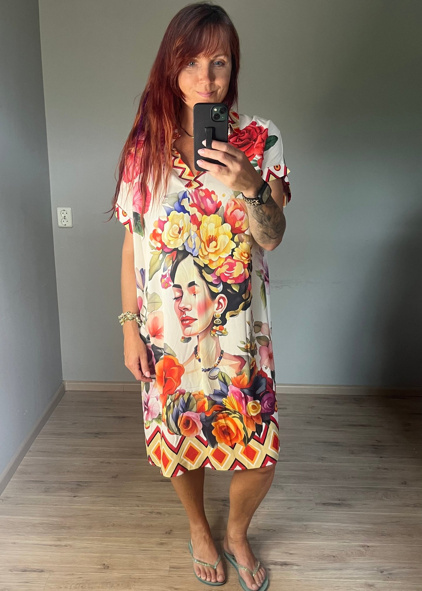 Viscose zomerjurkje met kleurrijke prints, wijd model en one size pasvorm tot maat 44, luchtig en comfortabel.