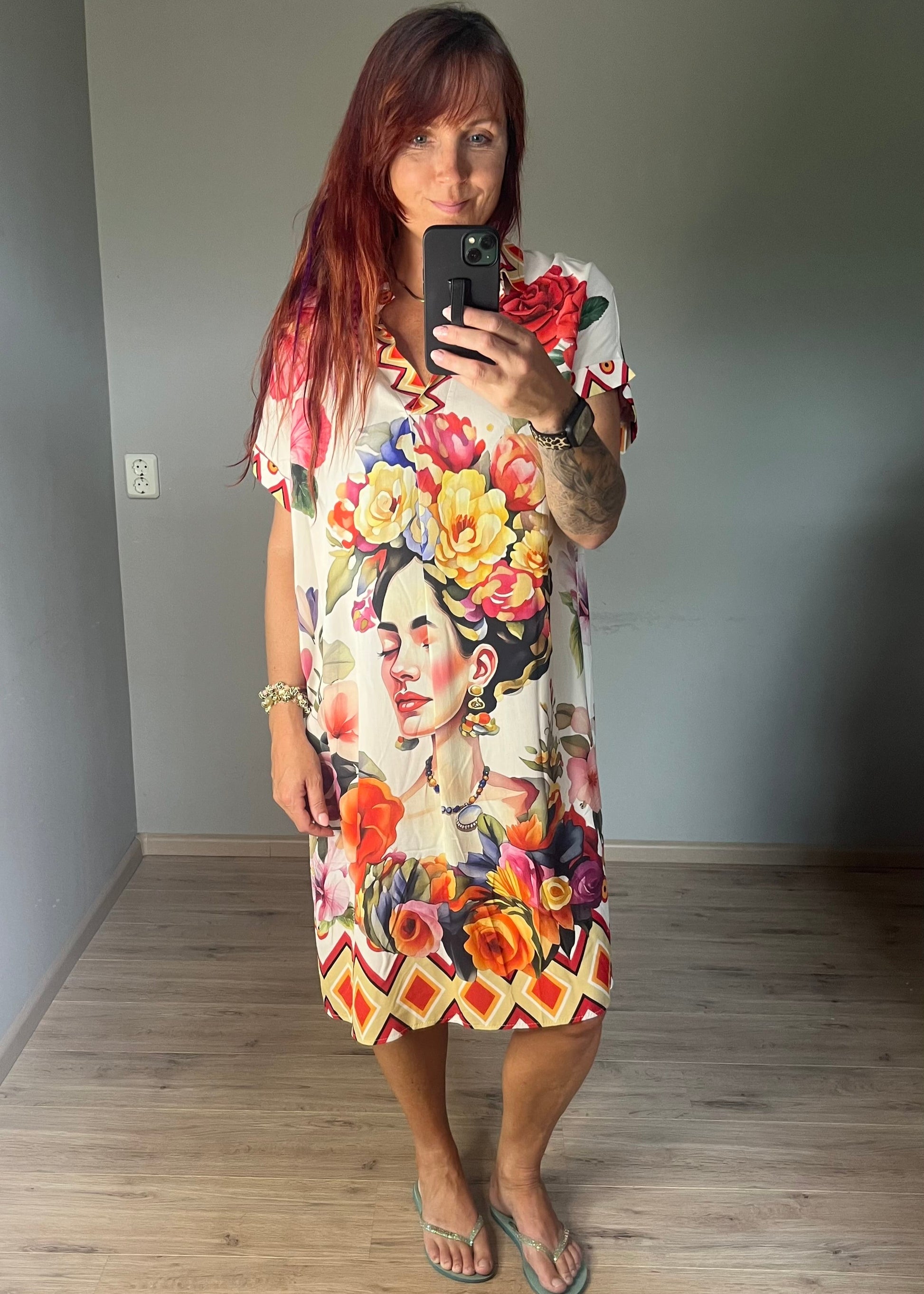 Viscose zomerjurkje met kleurrijke prints, wijd model en one size pasvorm tot maat 44, luchtig en comfortabel.