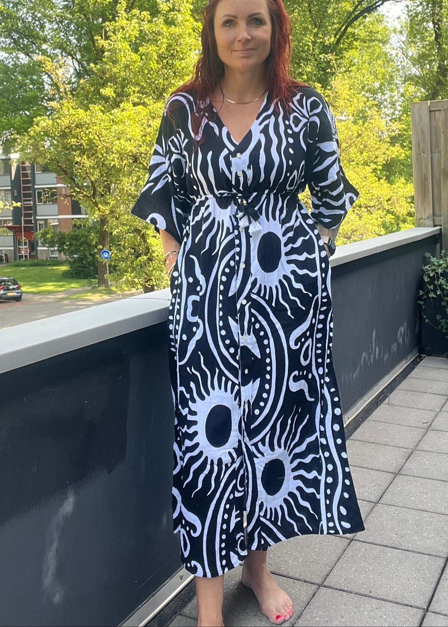 Luchtige katoenen maxi jurk met print voor dames in groen, beige en zwart | Piek Fashion