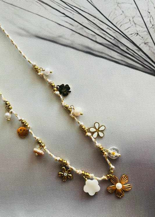 Stainless steel damesketting met hippe bedels. Verkleurt niet, waterproof en trendy voor elke outfit.