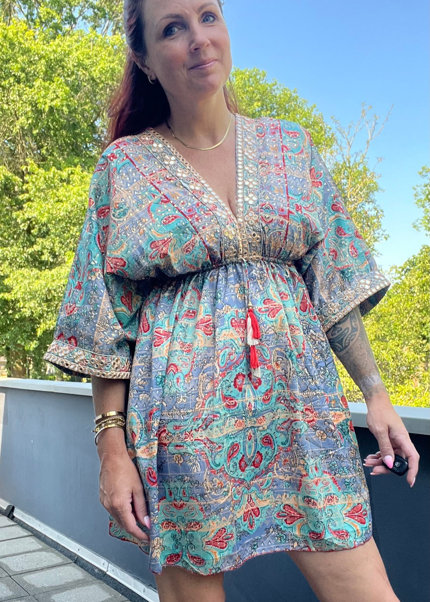 kort kleurrijk zomers damesjurkje van viscose met leuke print