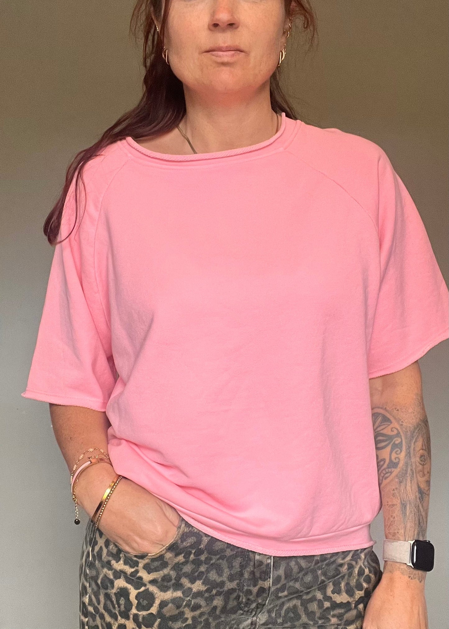 Oversized pastel shirt-trui voor dames van 100% katoen met korte mouwen in roze, geel, oranje en blauw van Piek Fashion