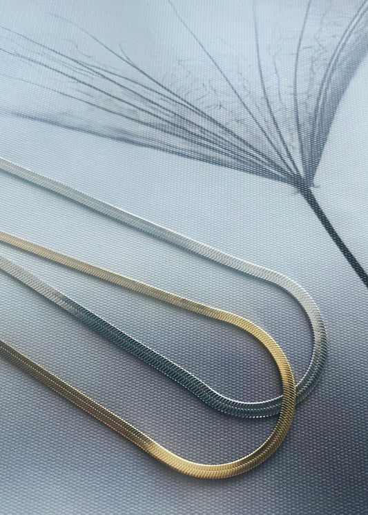 Snake ketting van stainless steel, platte gladde ketting in goud of zilver, tijdloos en chic