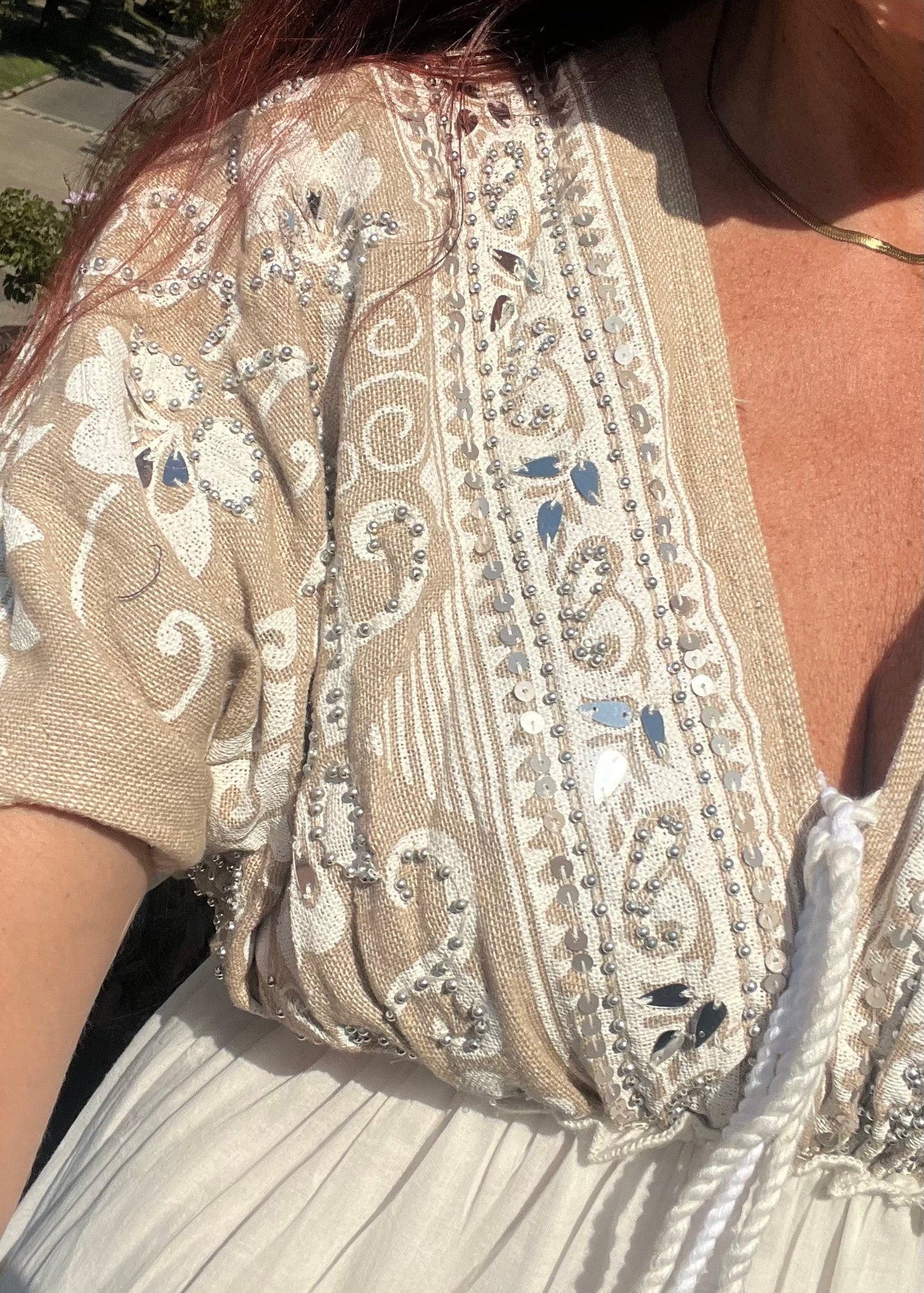 Bohemian maxi jurk van 100% katoen met borduursels, pailletten en onderjurkje voor dames | Piek Fashion