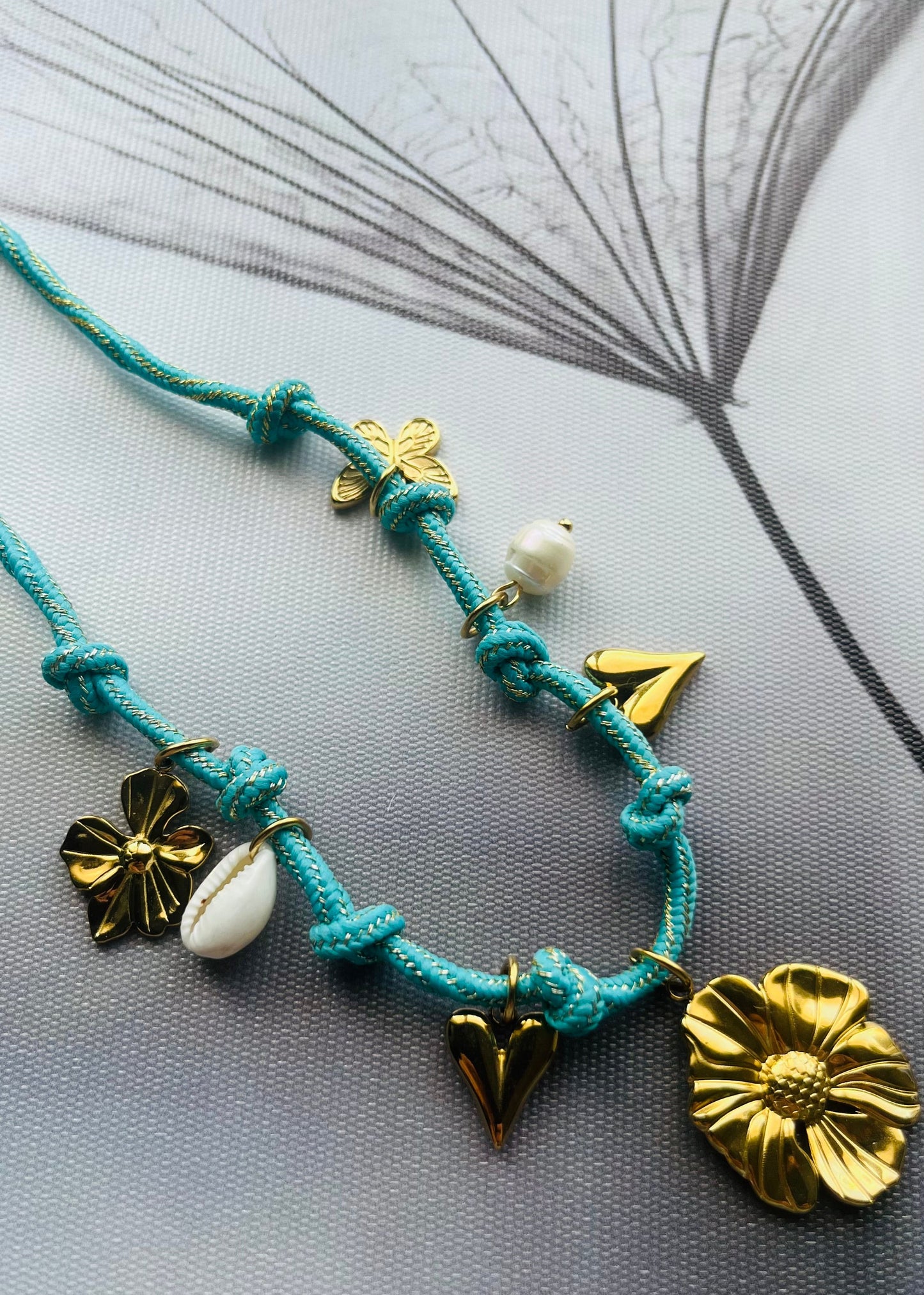 Hippe beach look damesketting met  bedels. Verkleurt niet, waterproof, zomers & trendy.