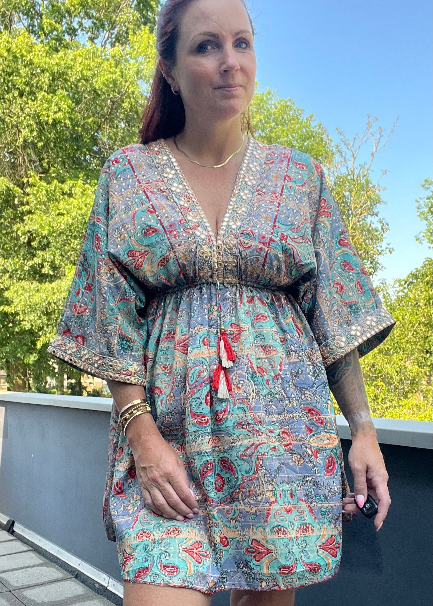 kort kleurrijk zomers damesjurkje van viscose met leuke print