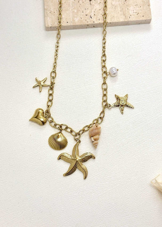 Stainless steel damesketting met beach bedels – schelpen, zeesterren, hartje en een parel. Verkleurt niet, waterproof, zomers & trendy.