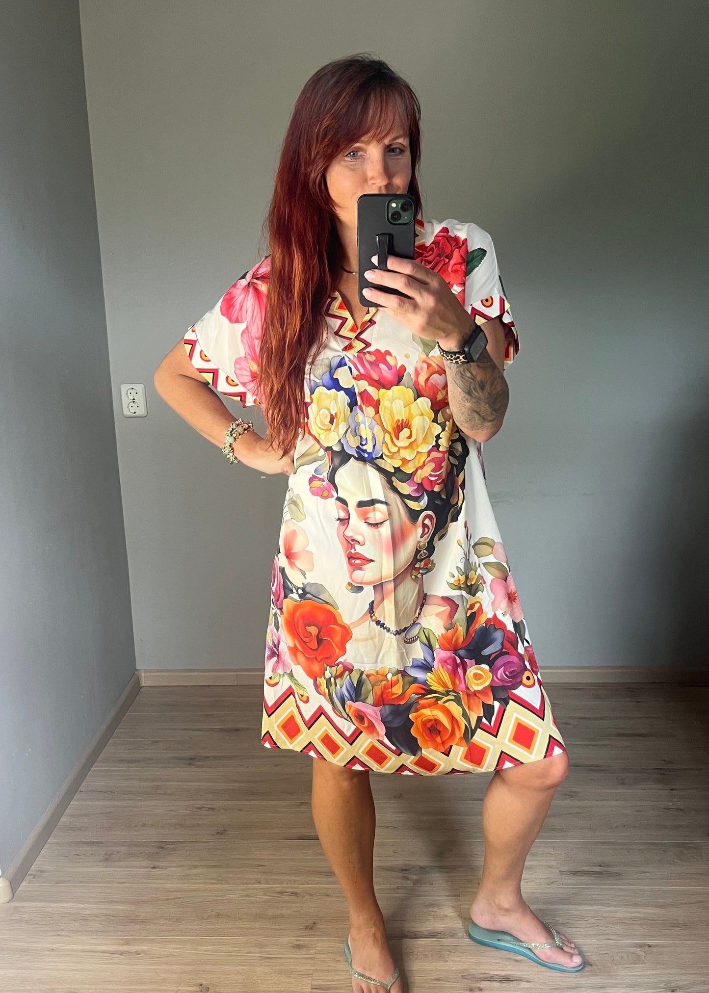 Viscose zomerjurkje met kleurrijke prints, wijd model en one size pasvorm tot maat 44, luchtig en comfortabel.
