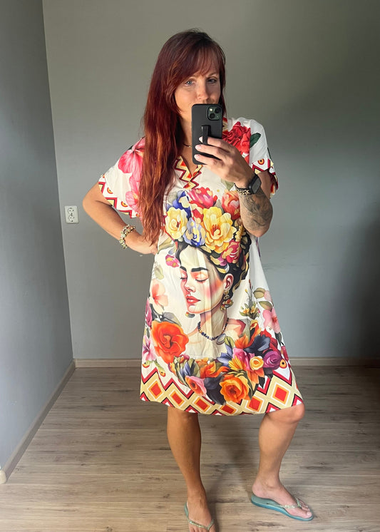 Viscose zomerjurkje met kleurrijke prints, wijd model en one size pasvorm tot maat 44, luchtig en comfortabel.