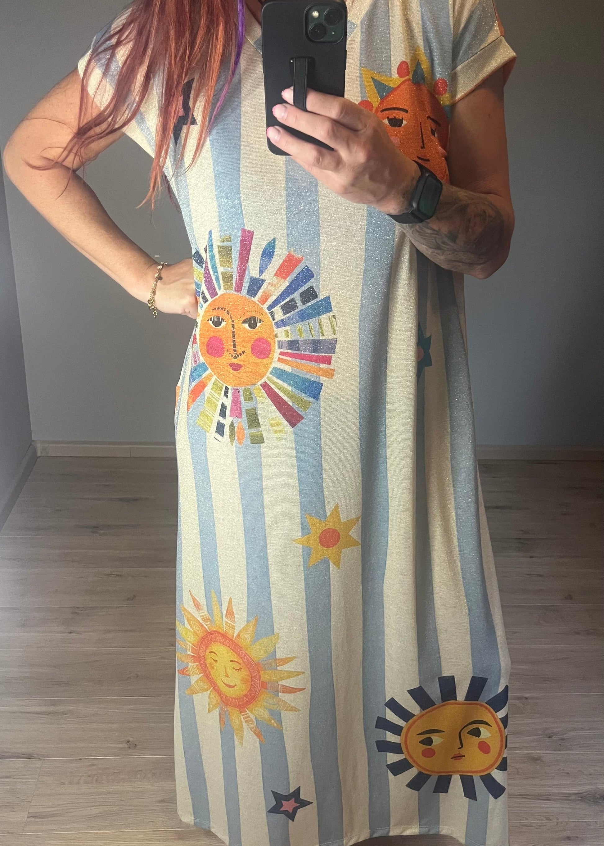 Schitterende lurex jurk met een zonnige print.