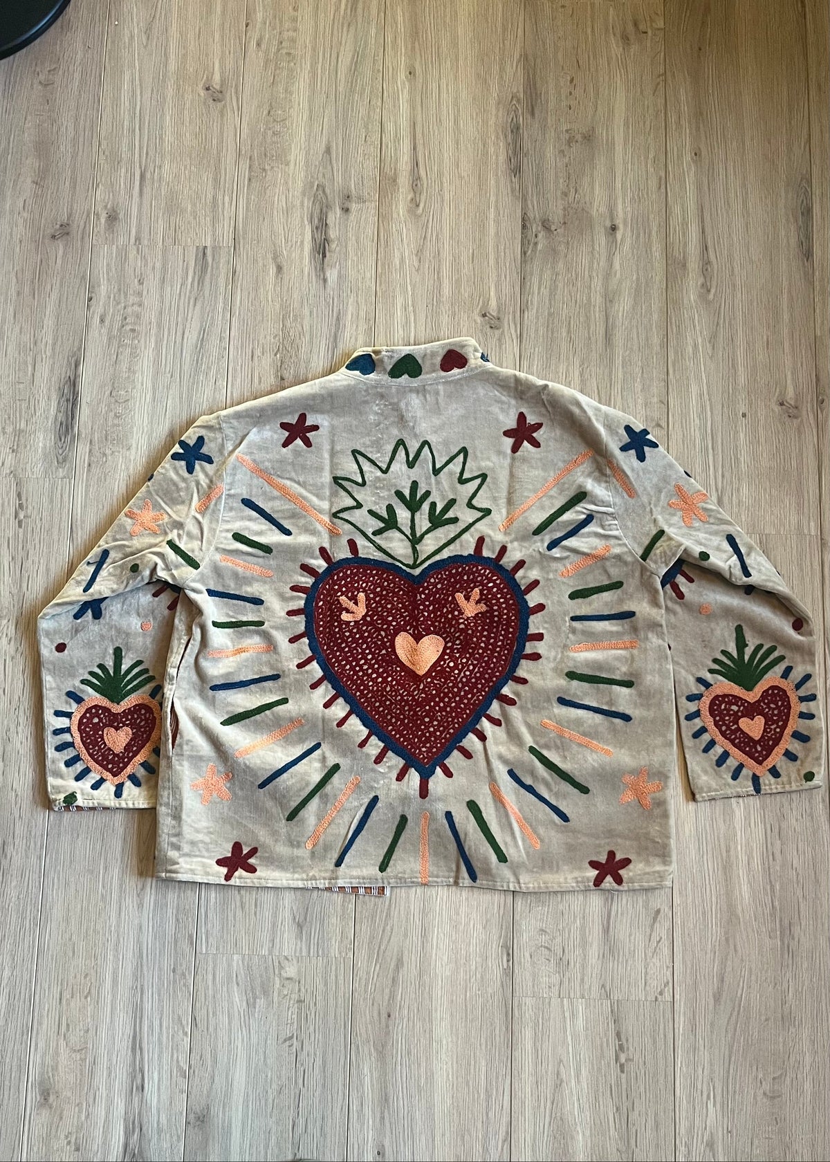 Handgemaakt velvet Suzani jacket in beide voor dames met kleurrijk Indiaas hartjes borduurwerk