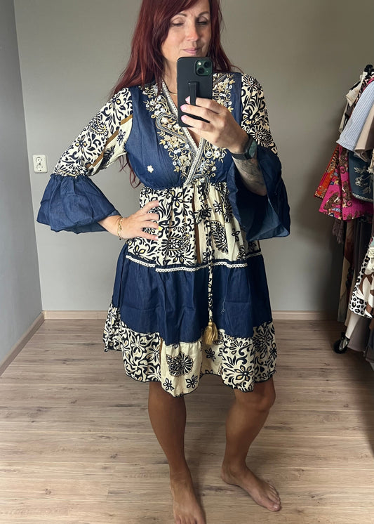 Boho damesjurkje in Ibiza stijl met blauw-beige print, viscose stof, elastiek onder de borst en 3/4 mouwen – one size tot maat 42.