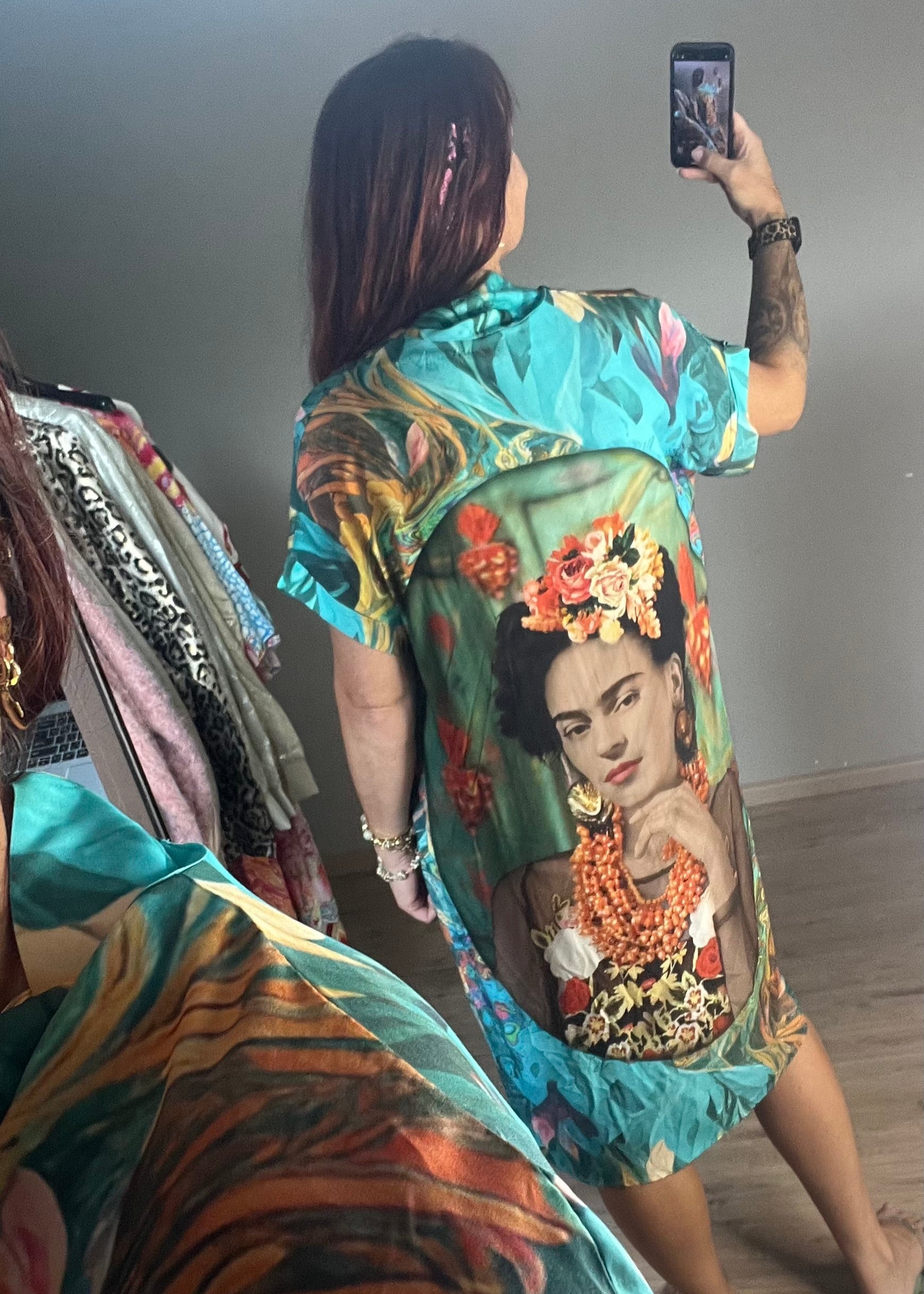 Viscose zomerjurkje met kleurrijke prints, wijd model en one size pasvorm tot maat 44, luchtig en comfortabel.