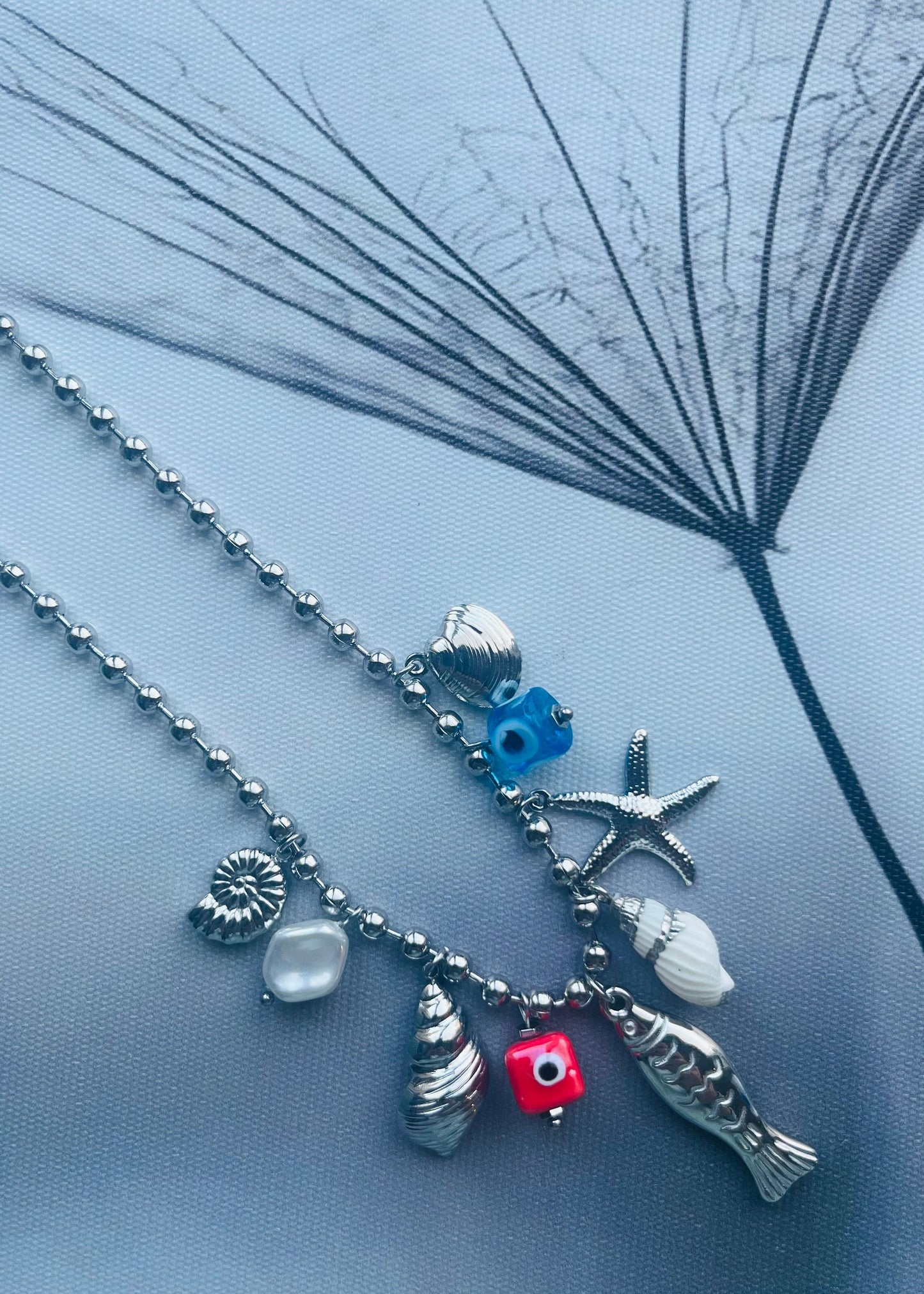 Stainless steel damesketting met hippe bedels. Verkleurt niet, waterproof en trendy voor elke outfit.