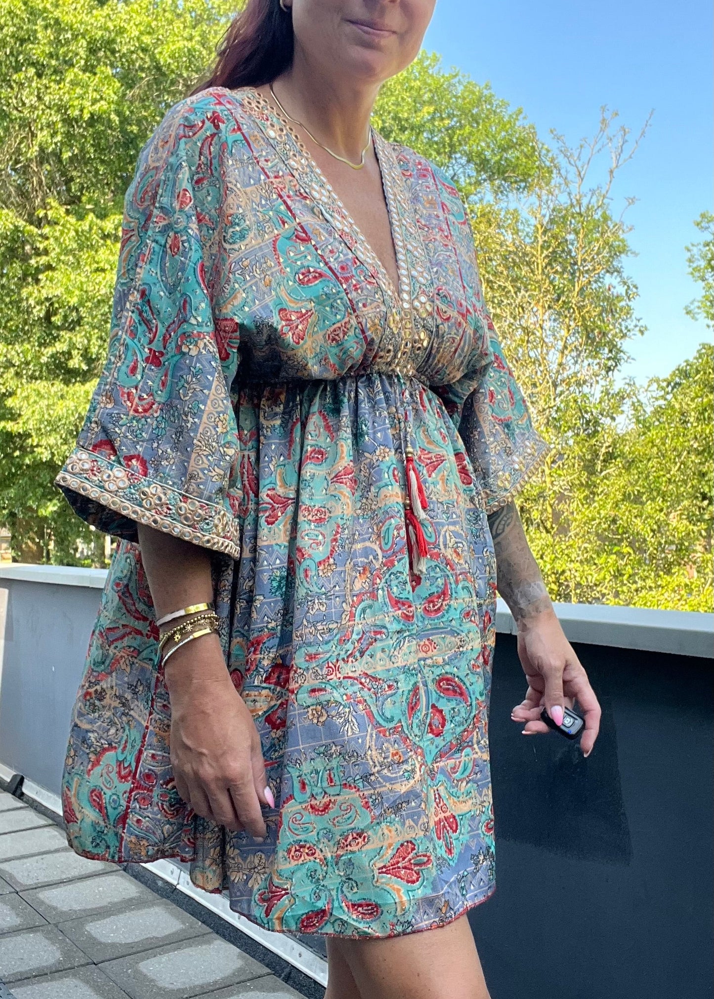 kort kleurrijk zomers damesjurkje van viscose met leuke print